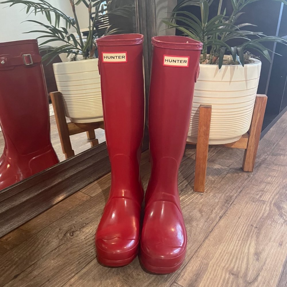 Hunter Women's Original Tall Gloss Rain Boots